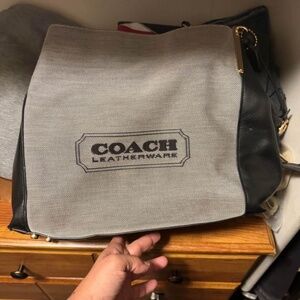 Coach carriage and horse shoulder bag